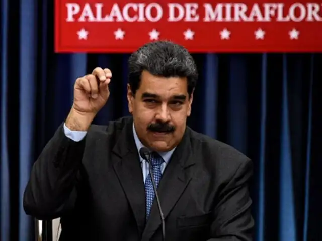 Nicolás Maduro pide a universitarios prepararse para “defender la revolución”