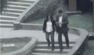 China: hombre cae de las escaleras por caminar mirando celular