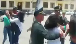 Dos mujeres protagonizan brutal pelea en Plaza de Armas de Cajamarca