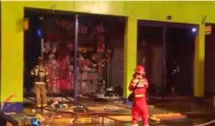 Casi 300 bomberos controlaron incendio en el Cercado de Lima
