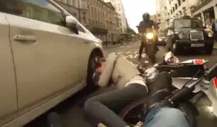 Estados Unidos: motociclistas arrollan a peatón y fugan