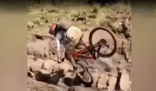 Ciclista casi pierde la vida tras protagonizar estrepitosa caída en ruinas de Pisac