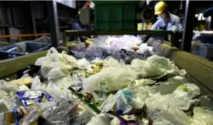 Francia: inventor desarrolla máquina que descompone plástico para usarlo como combustible