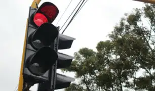 Caos y confusión en La Victoria ante presencia de semáforos en desuso