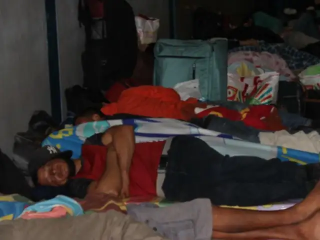 Tumbes: venezolanos duermen en las plazas por falta de dinero