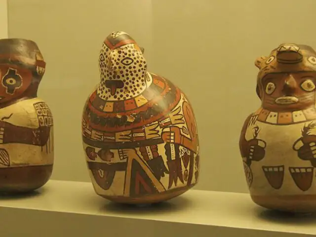 Patrimonio cultural en riesgo: curadoras advierten deterioro de mantos y ceramios Nazca