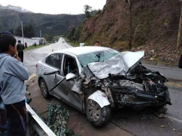 Dos personas mueren tras choque entre auto y un bus interprovincial en Cusco
