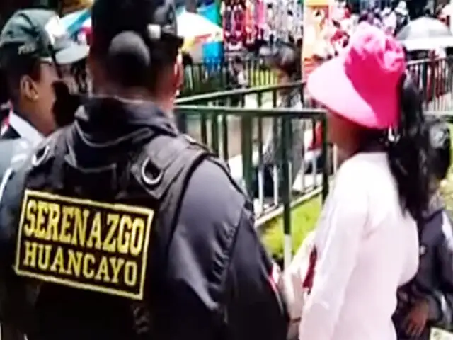 Huancayo: madre deja atado a su hijo a reja de parque