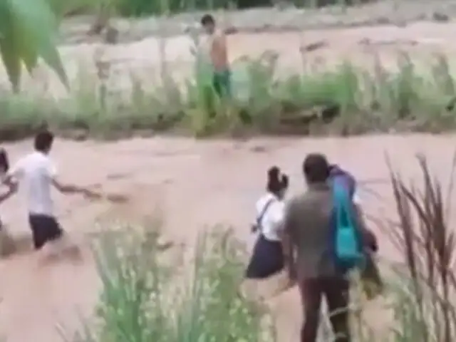 Huánuco: escolares arriesgan sus vidas cruzando río para ir a estudiar