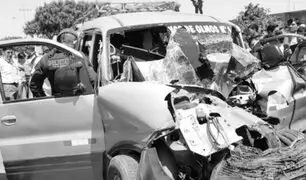 Chiclayo: tráiler choca contra minivan que transportaba escolares