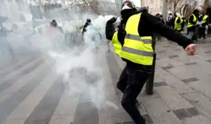 Francia: manifestante de los “chalecos amarillos” pierde la mano al coger una granada