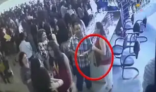 Madre de familia roba bolso de otra mujer en graduación de sus hijos en San Isidro