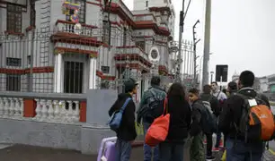 Decenas de venezolanos se registran en embajada para retornar a su país