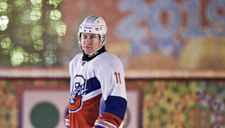 Rusia: presidente Putin despide el año jugando partido de hockey