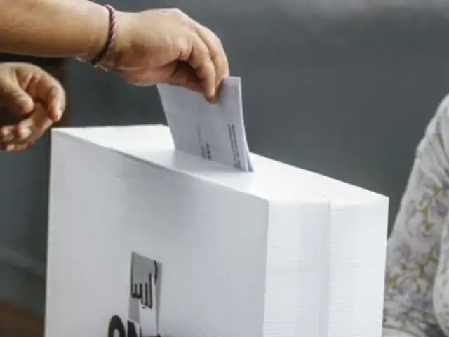 Acción Popular presenta proyecto para implementar voto voluntario y eliminar multas