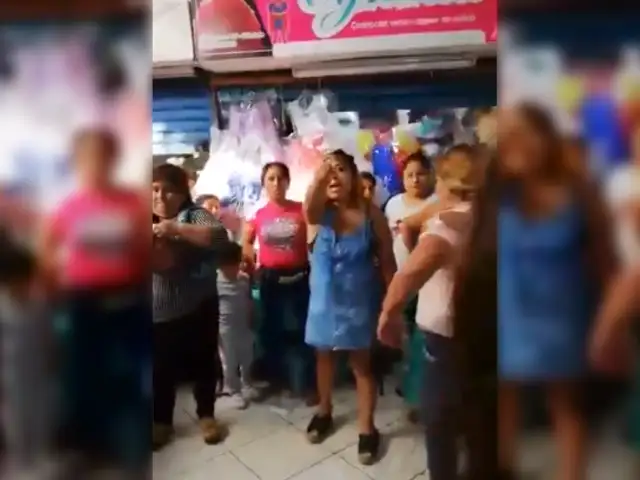 Chimbote: dos mujeres se disputan clientela a golpes en centro comercial