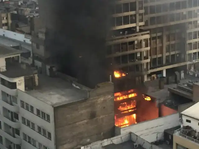 Cercado de Lima: voraz incendio consume edificio de ex Cooperativa Santa Elisa