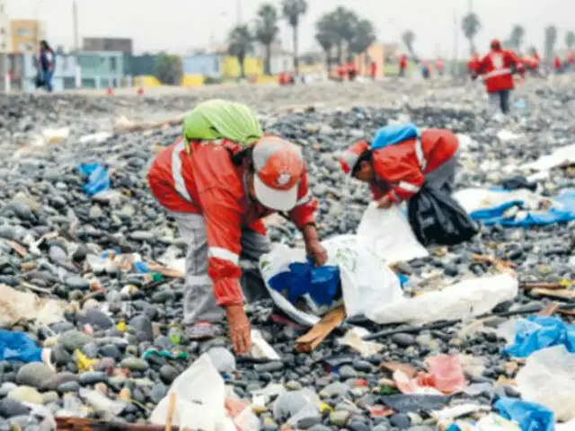 Presidente promulgó ley que regula plásticos de un solo uso en el país