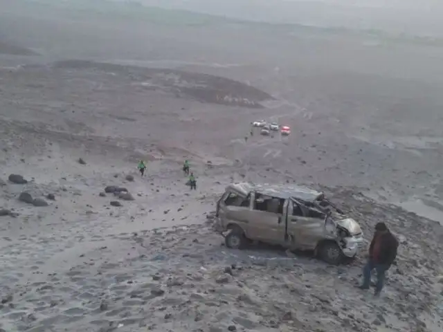 Arequipa: caída de minivan a barranco deja un muerto y cinco heridos