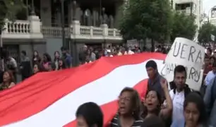 Cercado de Lima: personas se movilizaron en apoyo de fiscales Vela y Pérez