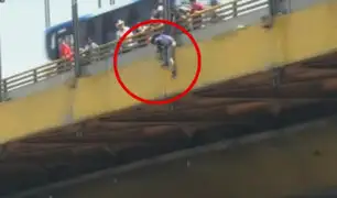 Cercado de Lima: transeúntes impiden que hombre salte de puente del Ejército