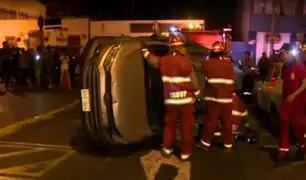 Surco: conductor en aparente estado de ebriedad choca contra varios autos estacionados