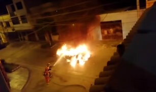 Cercado de Lima: vehículo quedó inservible tras incendiarse en plena av. Venezuela
