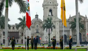 Aniversario de Lima: presidente Vizcarra y alcalde Muñoz izaron bandera en ceremonia
