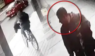 Sujeto roba bicicleta en puerta de conocida pollería en Pueblo Libre