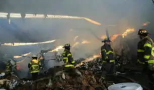 Voraz incendio consume fábrica de papel en Nueva Jersey