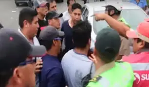 Fiscalizadores son atacados por transportistas informales en terminal terrestre de Yerbateros