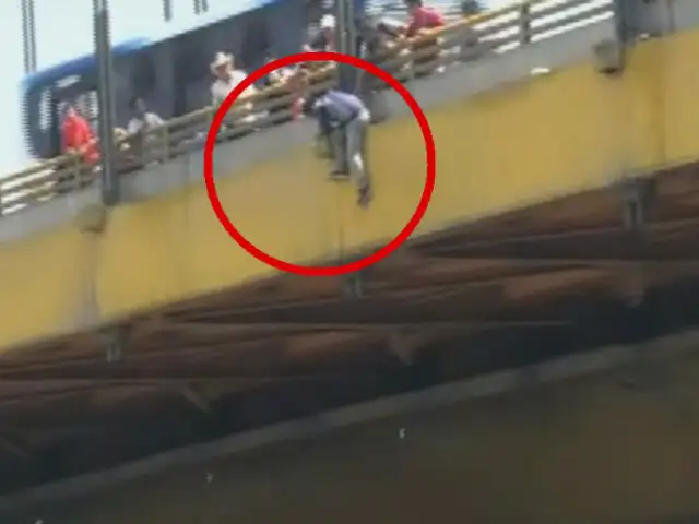 Cercado de Lima: transeúntes impiden que hombre salte de puente del Ejército