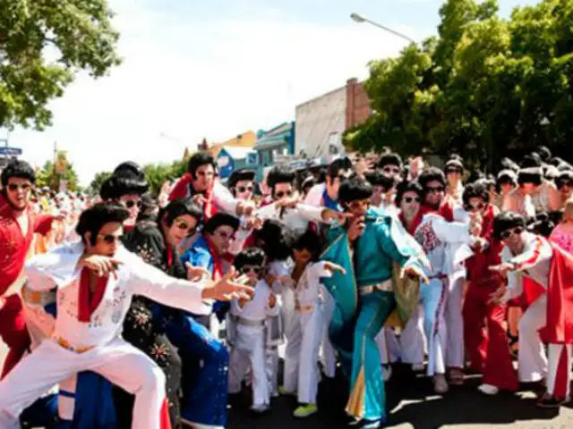 Australia: cientos de fanáticos rinden homenaje a Elvis Presley en festival anual
