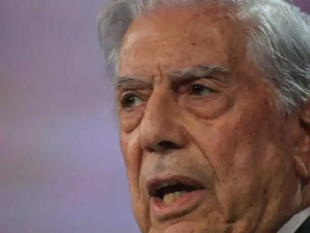Mario Vargas Llosa renuncia al PEN Club por apoyar 