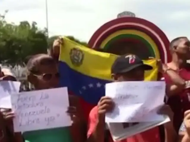 Tumbes: venezolanos realizan plantón en rechazo a régimen de Maduro