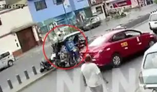 El Agustino: policía se arrojó sobre mototaxi en movimiento para capturar a ladrones