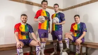 ¡Se visten de arco iris! Futbolistas ingleses lucen uniformes para combatir homofobia