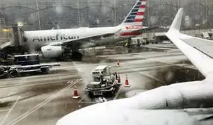 Aerolíneas cancelan vuelos en todo Estados Unidos debido a gran tormenta invernal