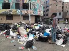 Montañas de basura amenazan la salud de los vecinos de El Agustino