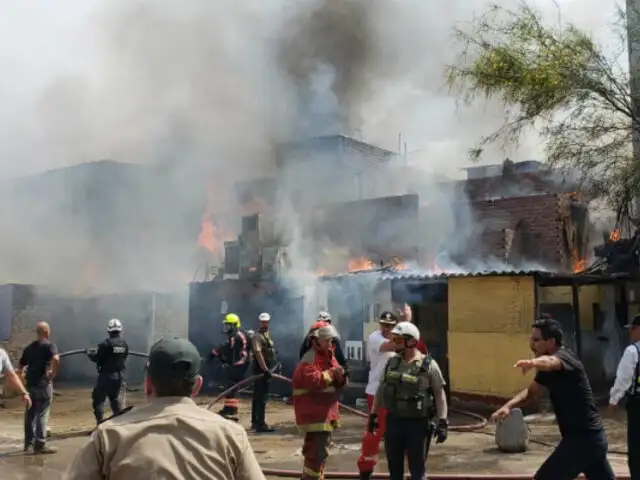 Voraz incendio consumió 10 viviendas en Cercado de Lima
