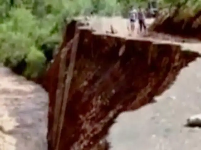 Parte de la carretera Ambo-Oyon colapsa por crecida de río en Huánuco