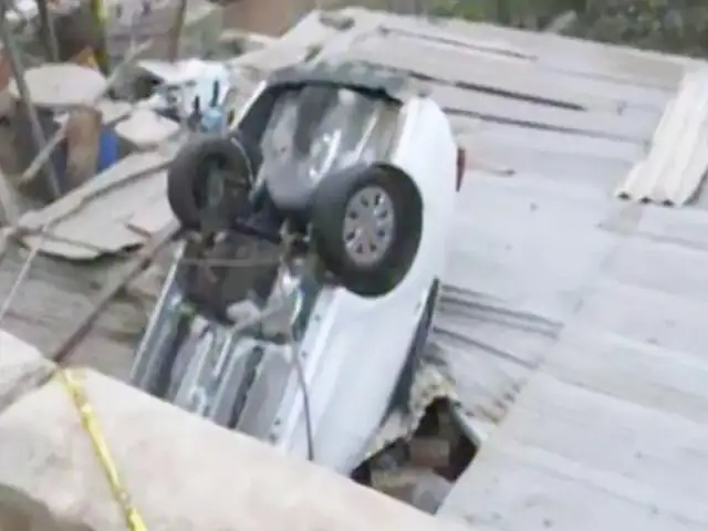 Chosica: mujer despista su vehículo y cae sobre vivienda