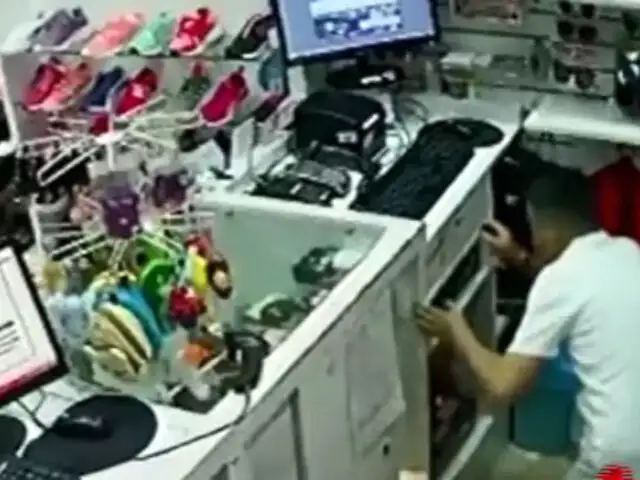 Cercado de Lima: intentan robar conocida tienda de calzado