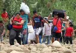 Venezolanos atraviesan caminos irregulares para llegar a Colombia