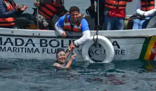 Puno: deportista brasileña cruzó nadando el Titicaca para alertar sobre contaminación