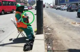 Trabajadora de limpieza evita a ''correazos'' que arrojen basura en las calles