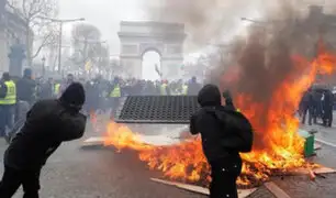"Chalecos amarillos" vuelven a desatar la violencia en Francia