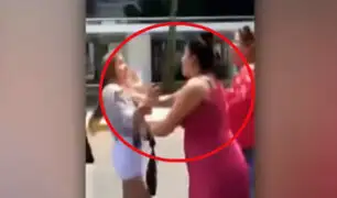 Mujer y su hija embarazada insultan y golpean a conductora tras aparente choque