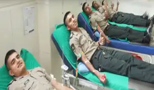 Agentes de la policía donan sangre para bomberos heridos en incendio de VES
