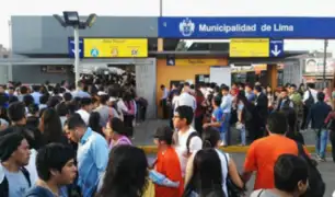 Metropolitano: usuarios fastidiados por eliminación de fila de sentados en estación Naranjal